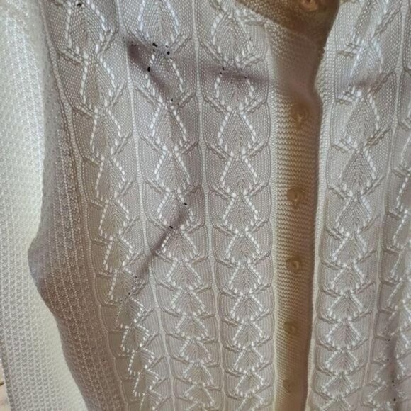 Carriage Court Sz. M (Can fit up to XL) Full Button Long Sleeve Knitted Cardigan - Picture 4 of 10